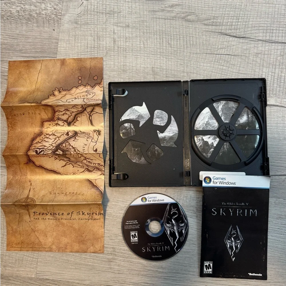 Elder Scrolls V Bethesda Skyrim Game PC RPG 2011 Complete Dvdrom Key Map Manual